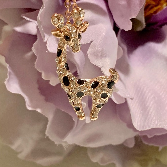 18K Gold Plated Crystal Giraffe Necklace - Picture 3 of 6